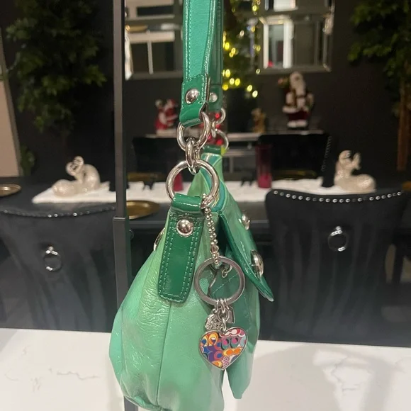 Coach Poppy Groovy patent leather Green Shoulder Bag - Picture 3 of 10